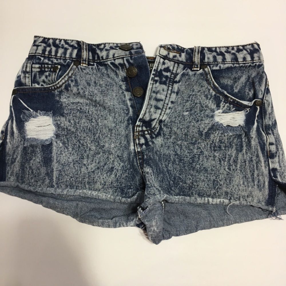 Celebrity pink jeans button fly jeans shorts sz 4